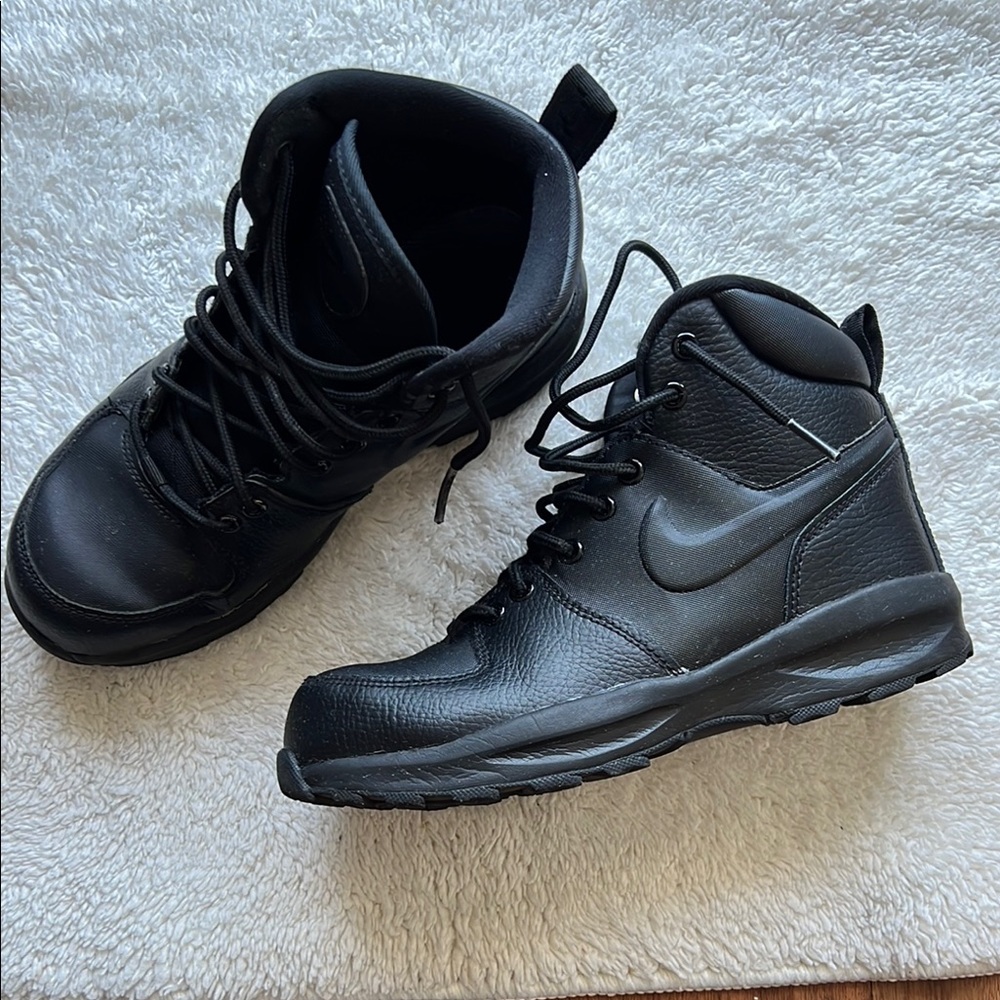 NIKE Manoa Boots - Picture 2 of 6